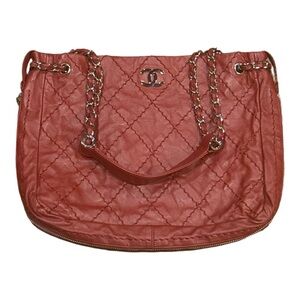 🌟 Authentic 🌟 CHANEL Red Quilted Women's Bag